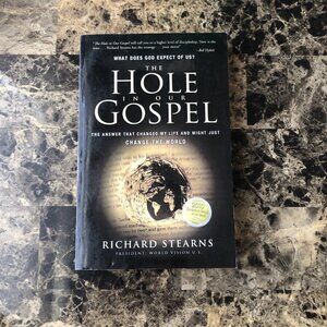 What Does God Expect Of Us? The Hole in Our Gospel Richard Stearns 2010 PB